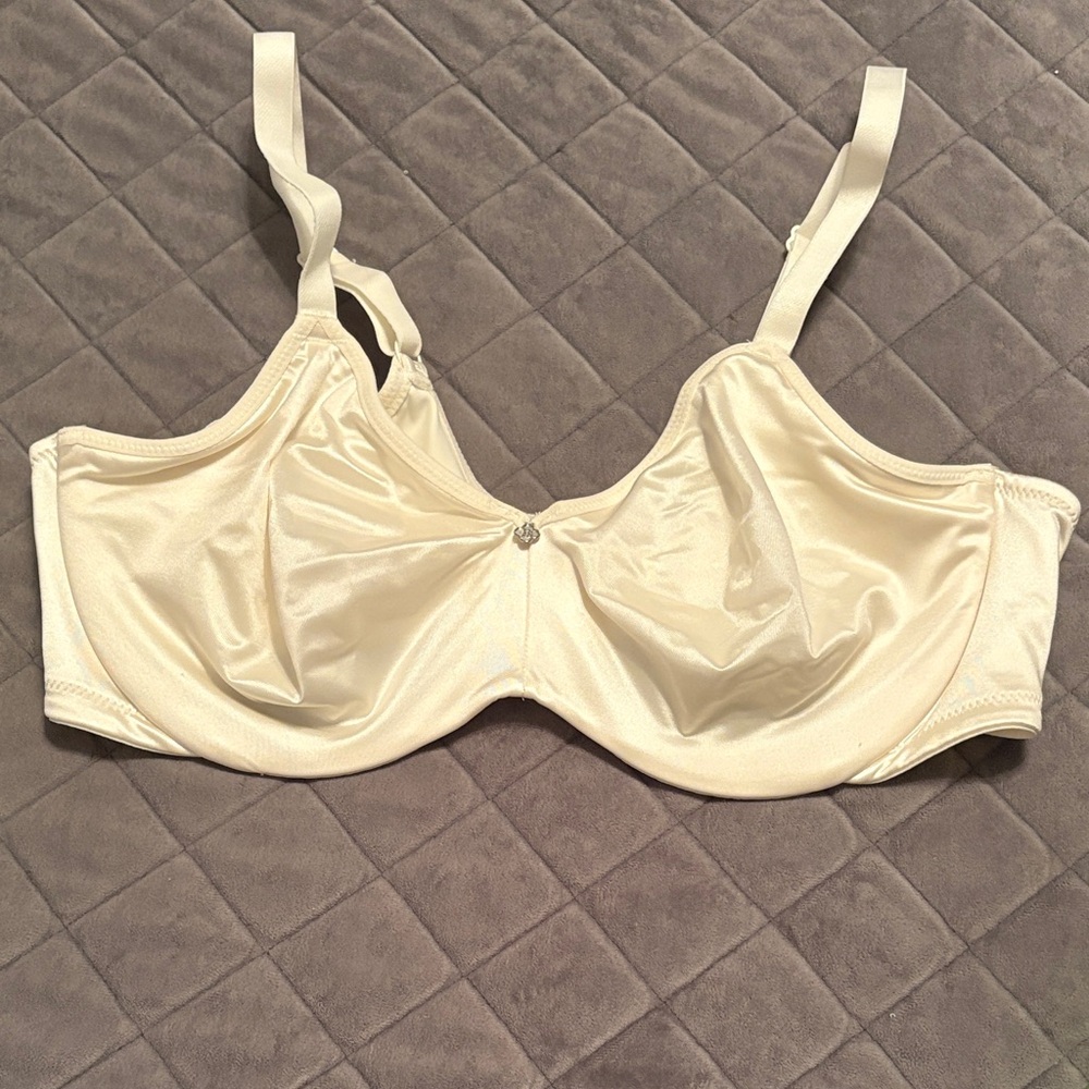Breezies Elegant Cream Satin Bra. 36c